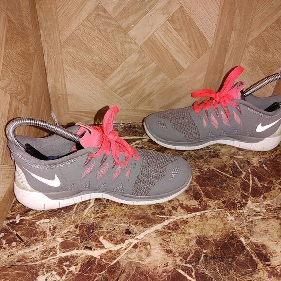 Nike women's Free 5.0 642199-200 gray running shoes size 6.   753 - Picture 6 of 12